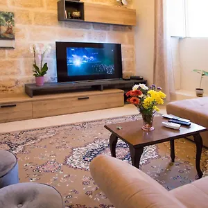 Tal-karmnu Entire House With Private Heated Pool And Jacuzzi Holiday home