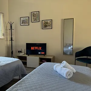 Private One Bedroom Close To Airport In Apartment